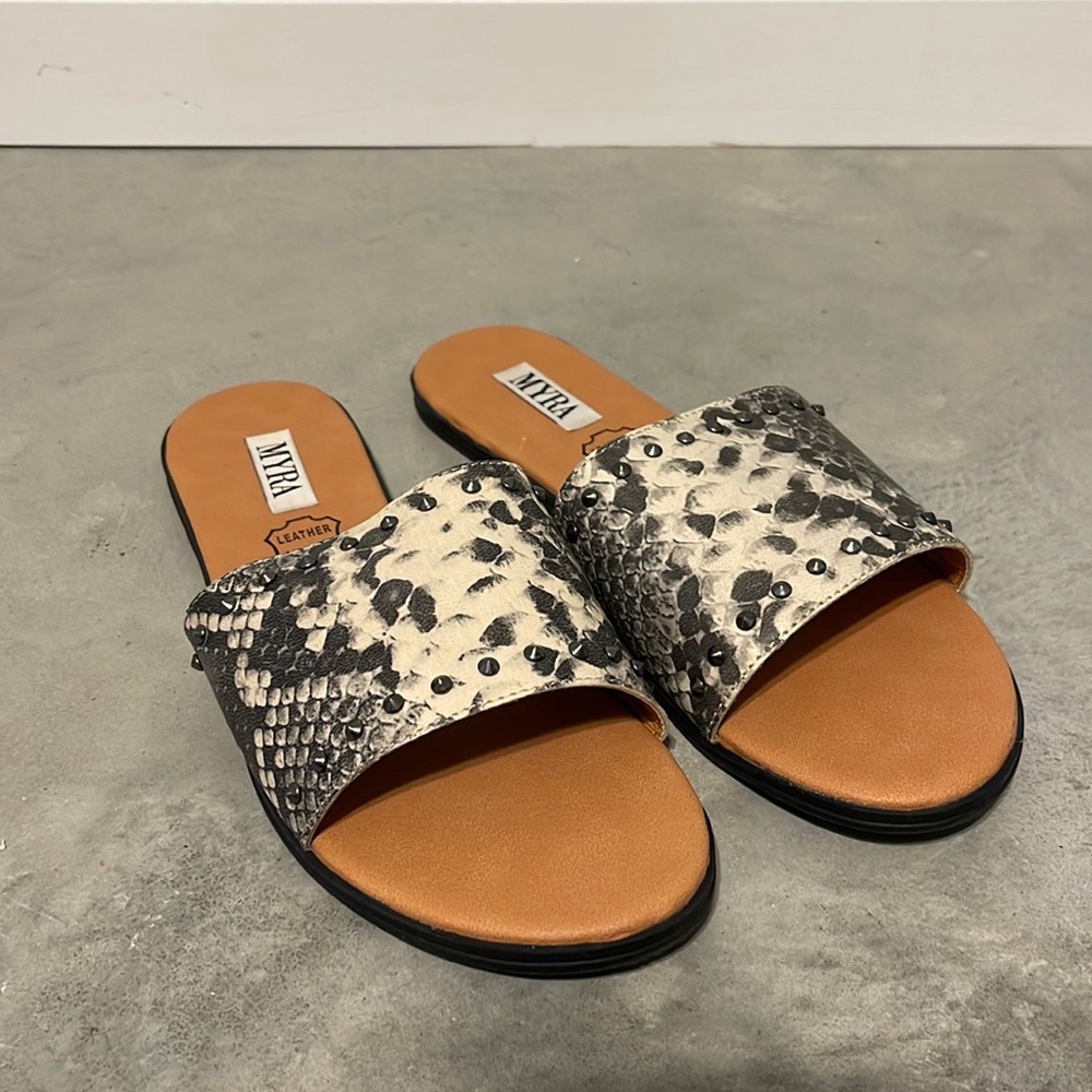 Myra sandals